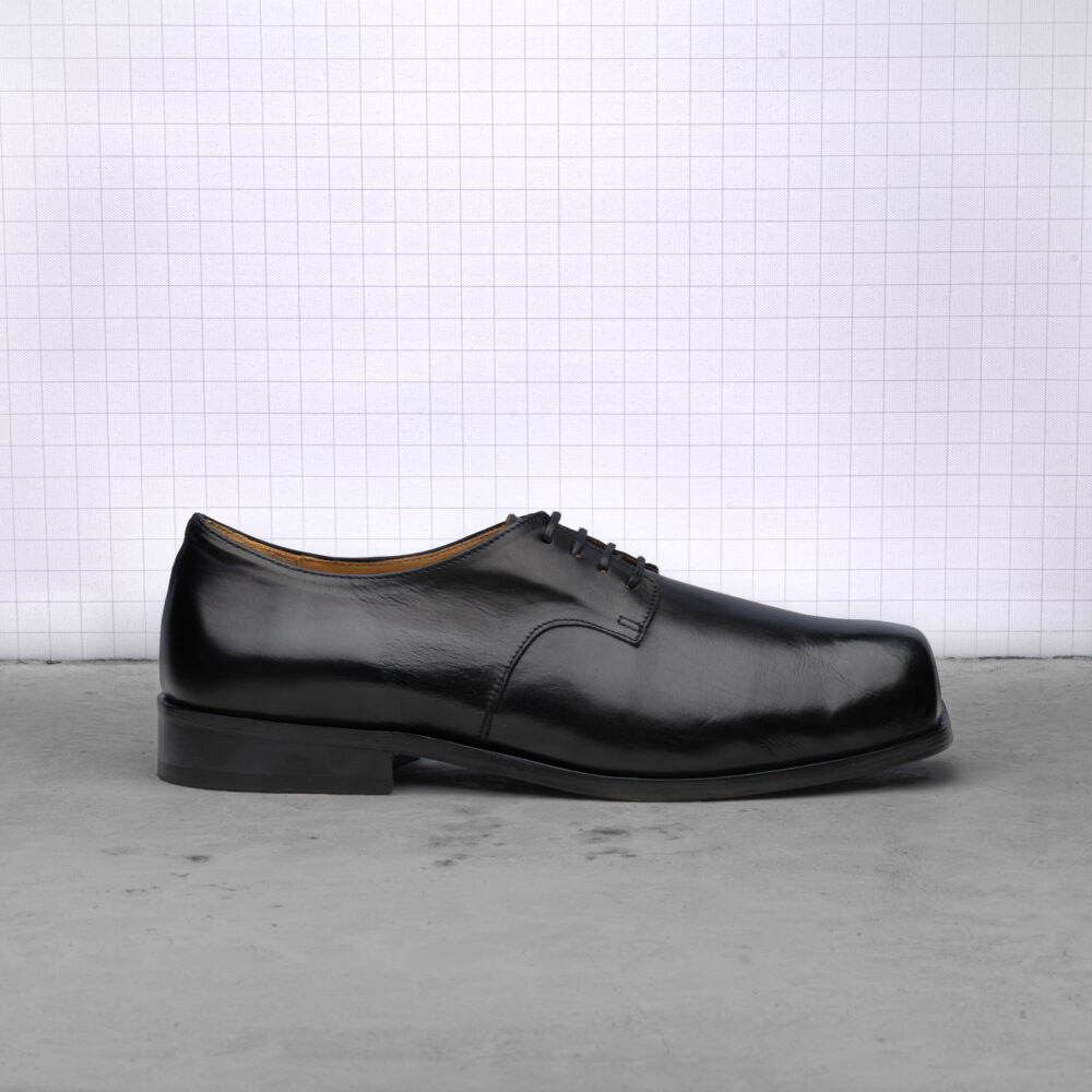 Hannes Derby Black