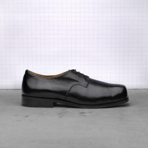 Hannes Derby Black