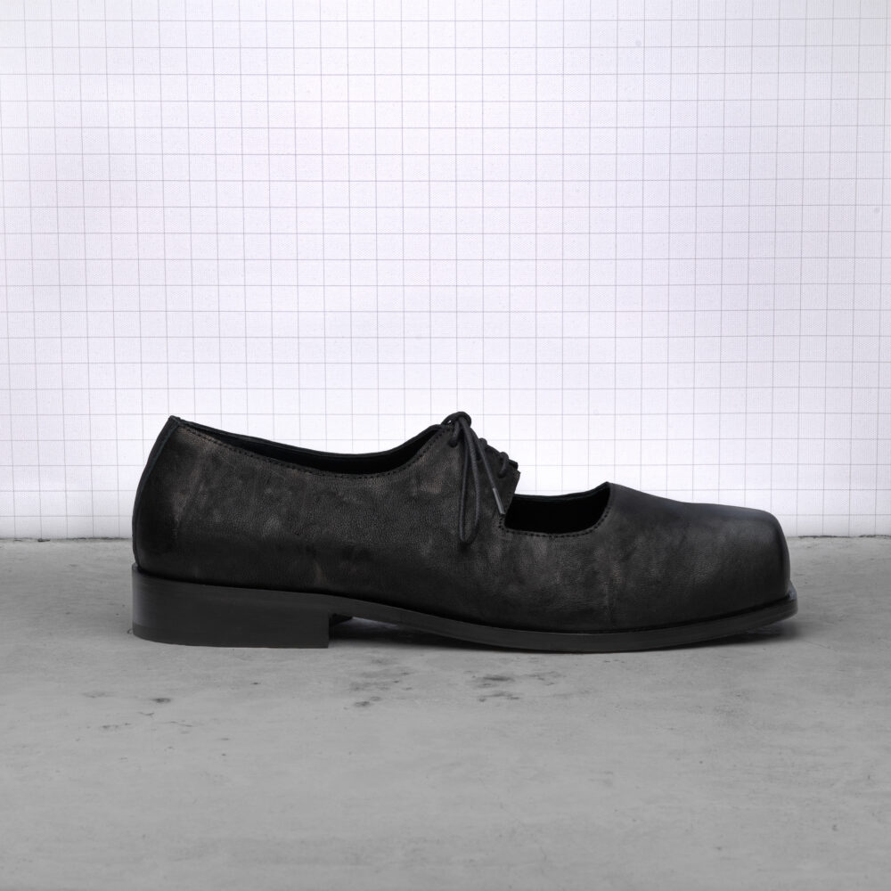 Theresia Derby Oyster Black